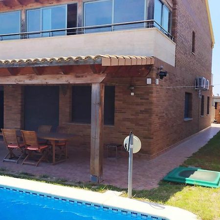 Chalet Moderno Con Piscina En Calafellヴィラ エクステリア 写真