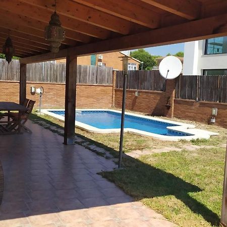 Chalet Moderno Con Piscina En Calafellヴィラ エクステリア 写真