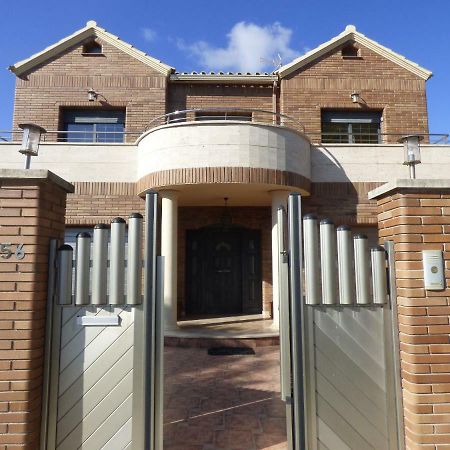 Chalet Moderno Con Piscina En Calafellヴィラ エクステリア 写真