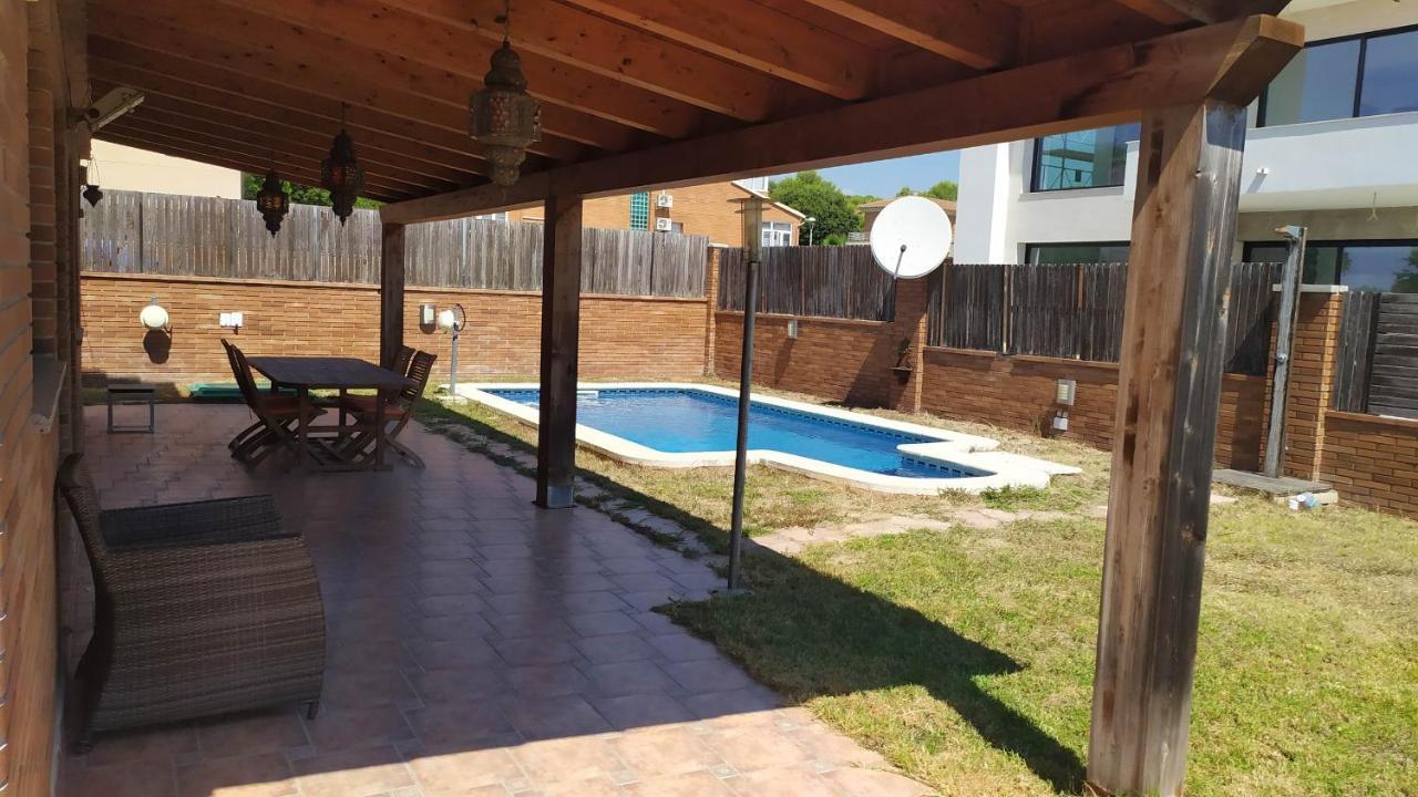 Chalet Moderno Con Piscina En Calafellヴィラ エクステリア 写真