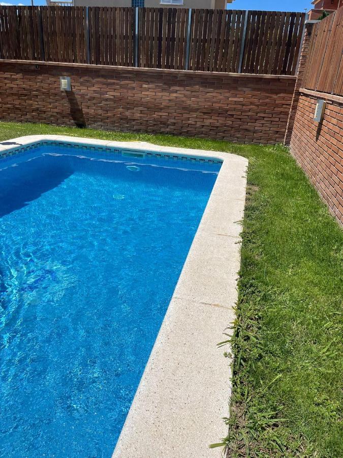 Chalet Moderno Con Piscina En Calafellヴィラ エクステリア 写真