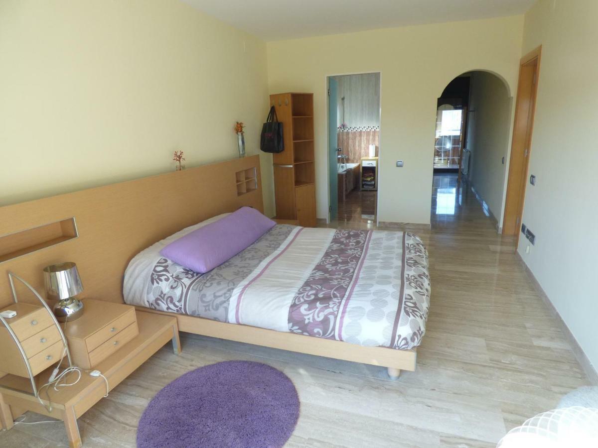 Chalet Moderno Con Piscina En Calafellヴィラ エクステリア 写真