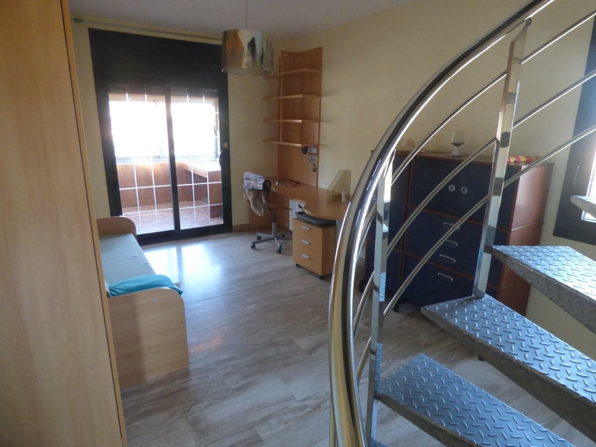 Chalet Moderno Con Piscina En Calafellヴィラ エクステリア 写真