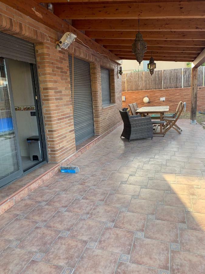 Chalet Moderno Con Piscina En Calafellヴィラ エクステリア 写真
