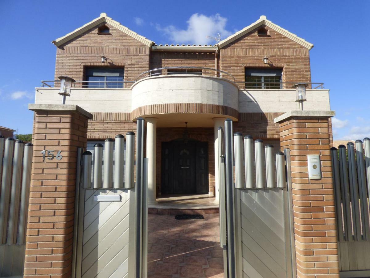 Chalet Moderno Con Piscina En Calafellヴィラ エクステリア 写真