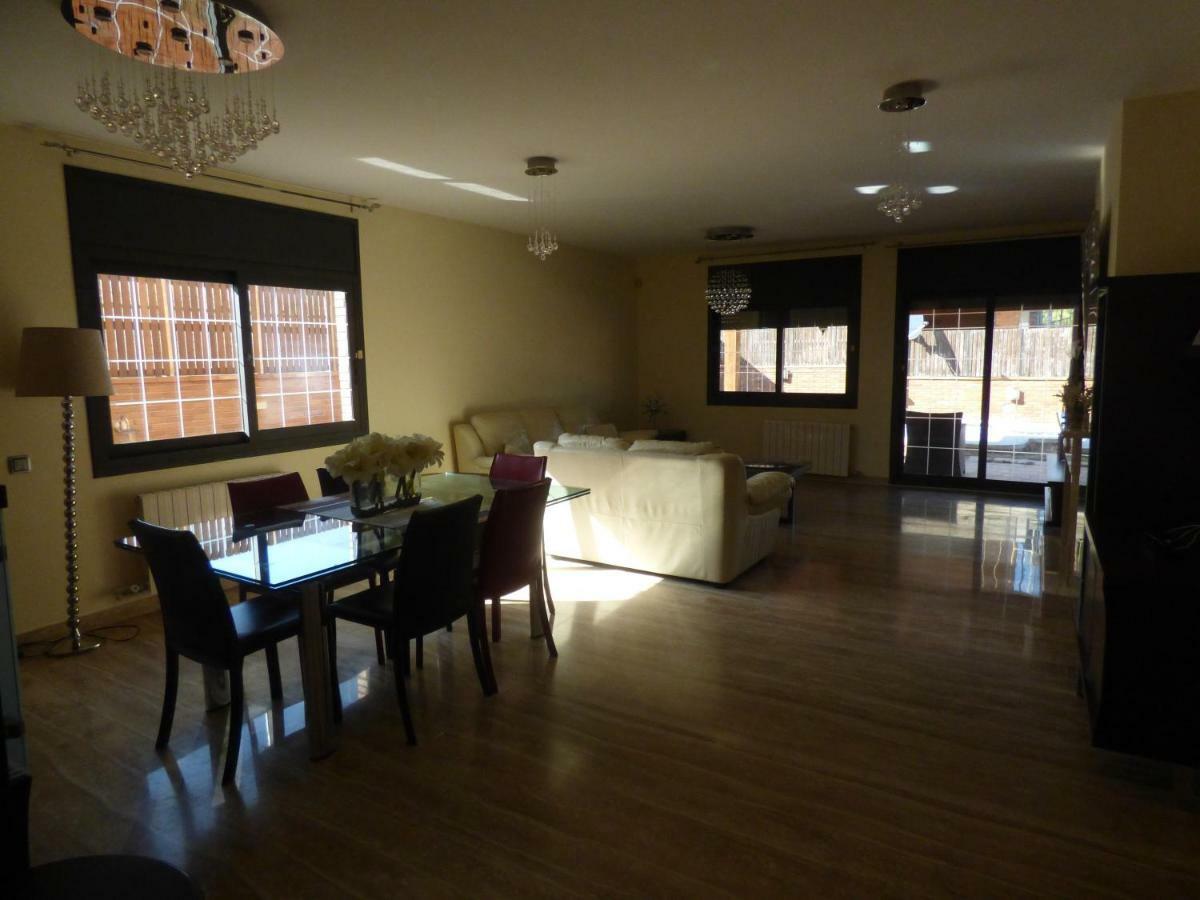 Chalet Moderno Con Piscina En Calafellヴィラ エクステリア 写真