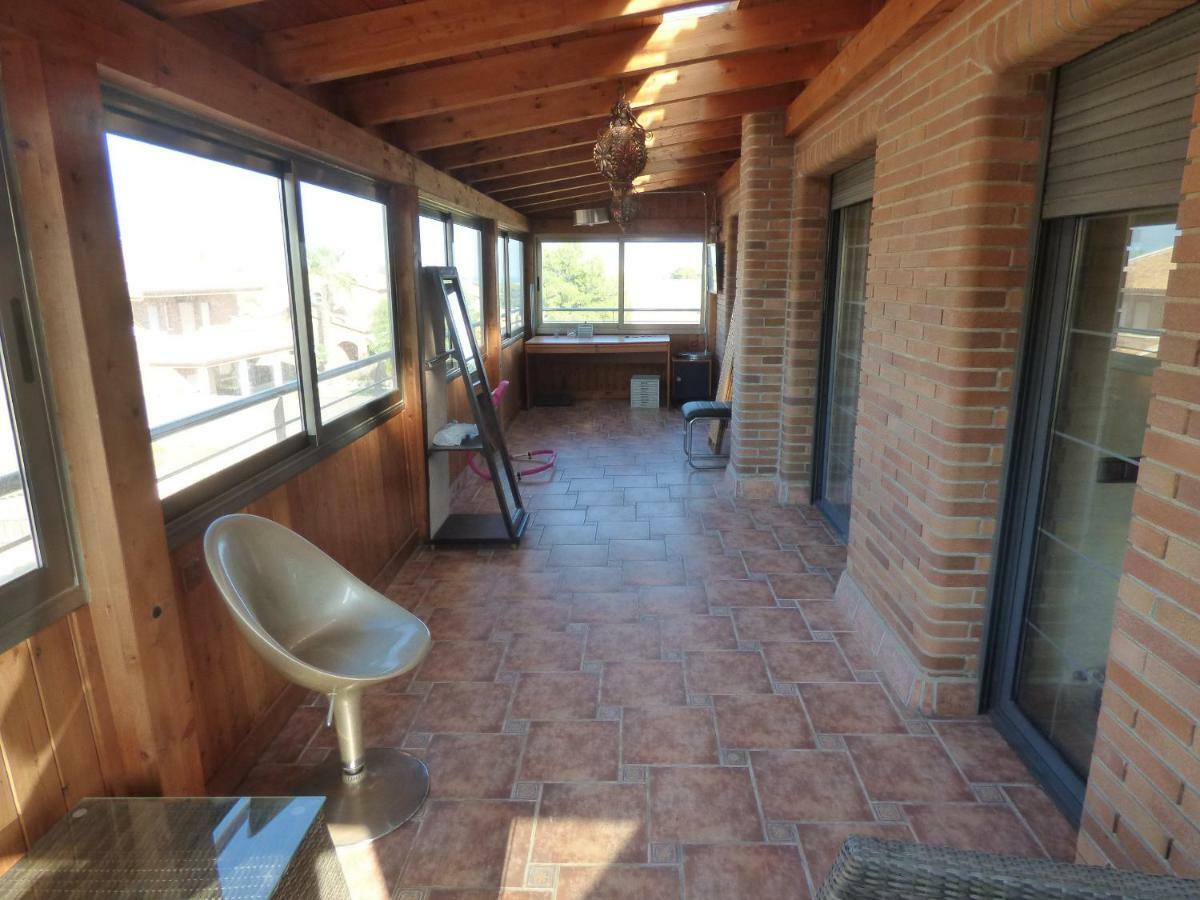 Chalet Moderno Con Piscina En Calafellヴィラ エクステリア 写真