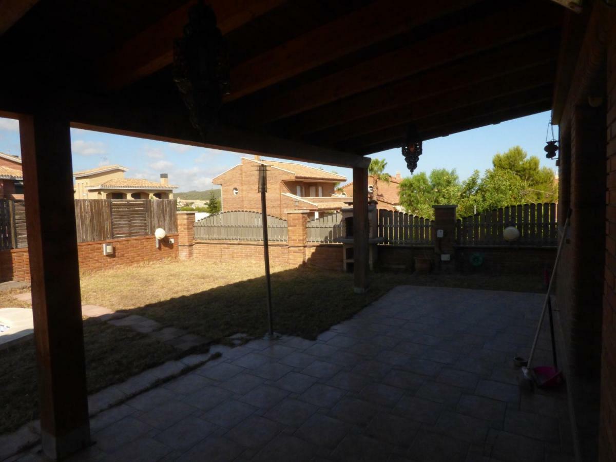 Chalet Moderno Con Piscina En Calafellヴィラ エクステリア 写真