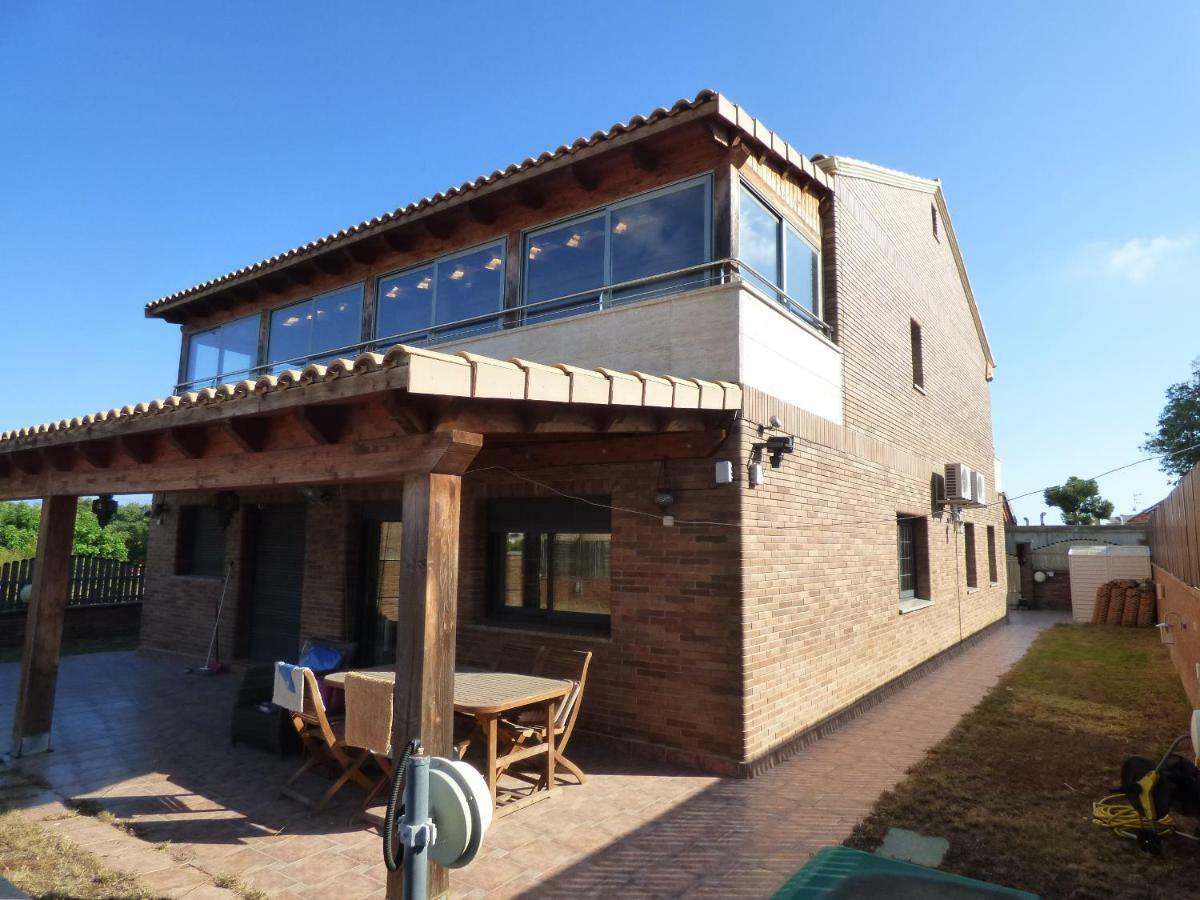 Chalet Moderno Con Piscina En Calafellヴィラ エクステリア 写真